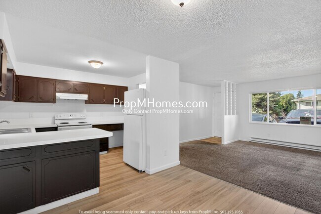 Building Photo - Three Bedroom Home in NE!