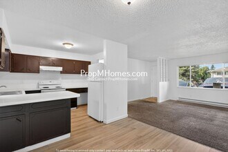 Building Photo - Three Bedroom Home in NE!