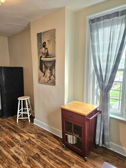 Kitchen - 1923 Dana Ave