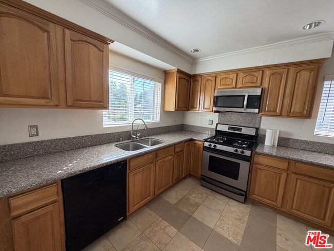 Building Photo - 11121 Parr Ave