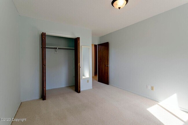 Building Photo - 909 Indian Hills Dr