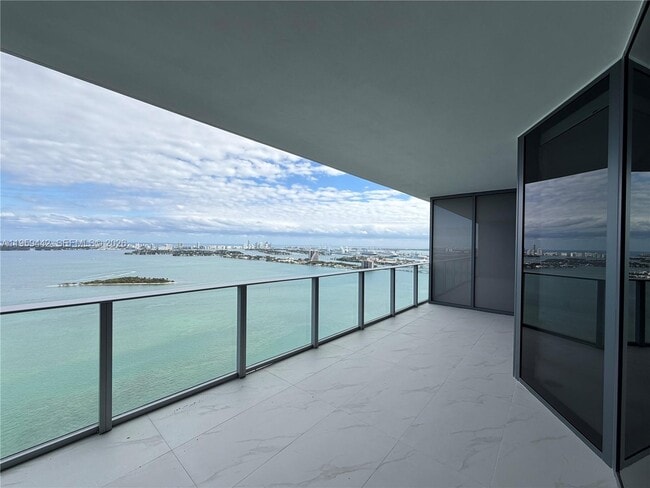 Building Photo - 700 NE 24th St