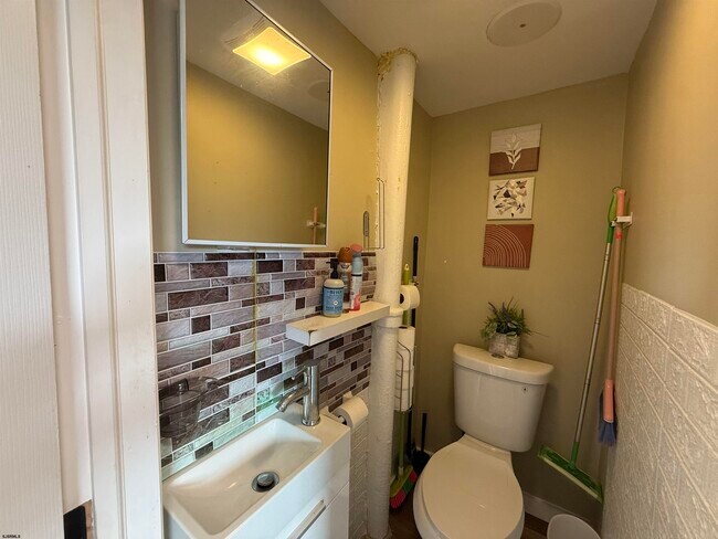 Building Photo - 29 N Texas Ave