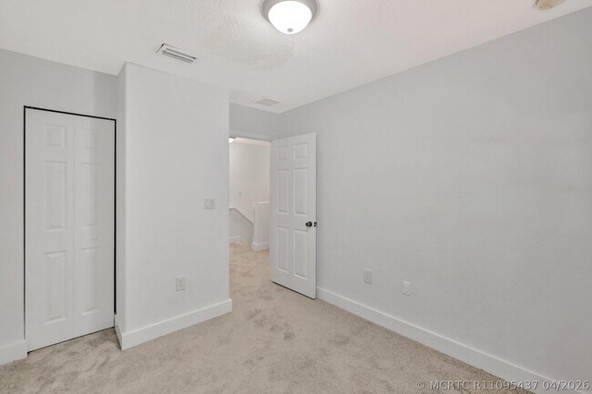 Building Photo - 3055 Riverside Dr