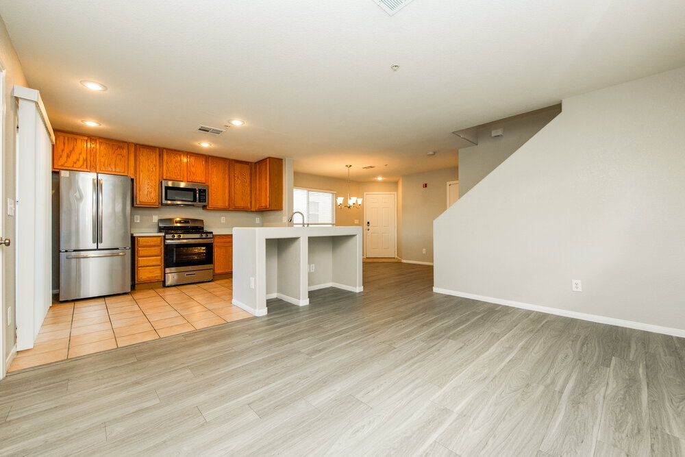 Building Photo - 3020 Sunrise Bay Ave