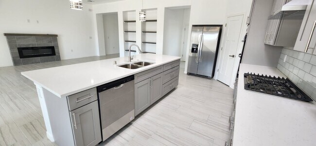Building Photo - 3049 Chippewa Summit