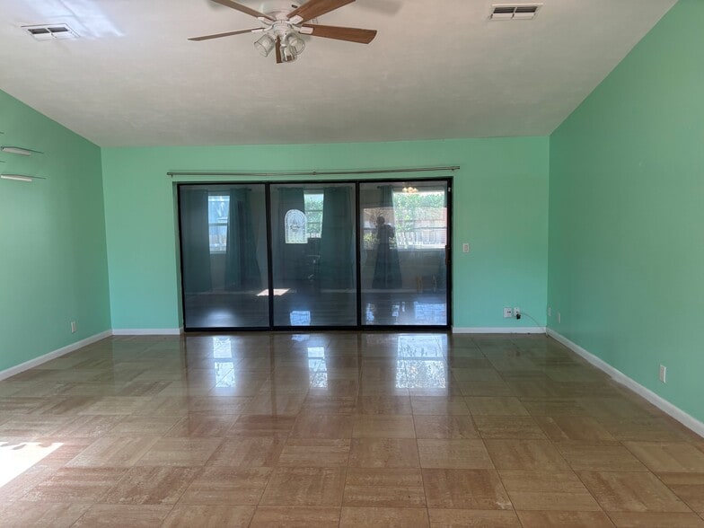 Building Photo - 2 Windermere Pl