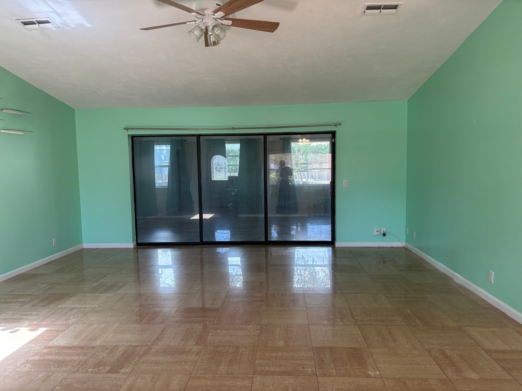 Building Photo - 2 Windermere Pl
