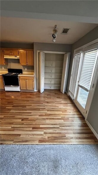 Building Photo - 175 Boxford Ct