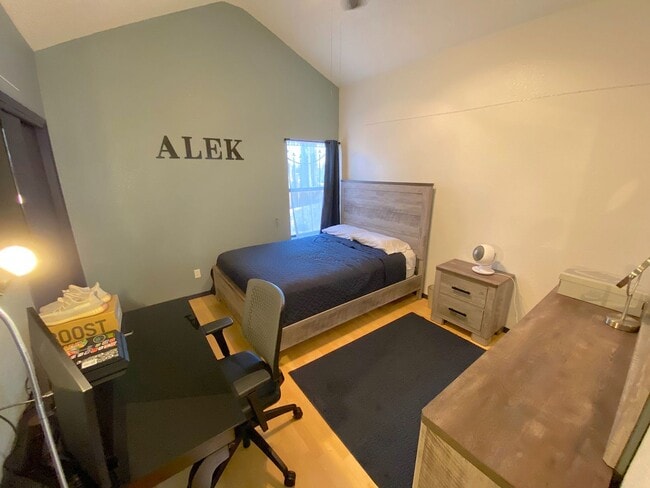 Building Photo - East El Paso 4 bed Refrig A/C!