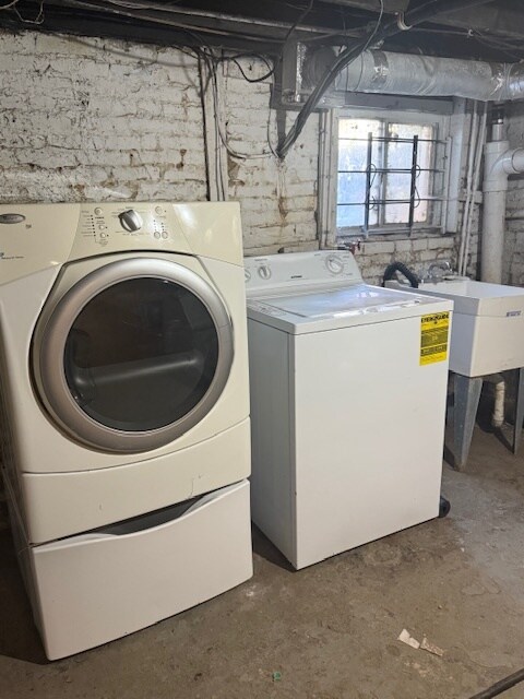 Building Photo - 2418 Baker St