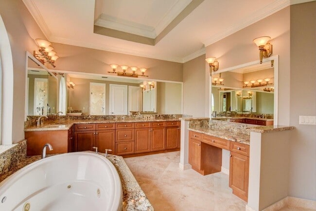 Building Photo - 6669 Cobia Cir