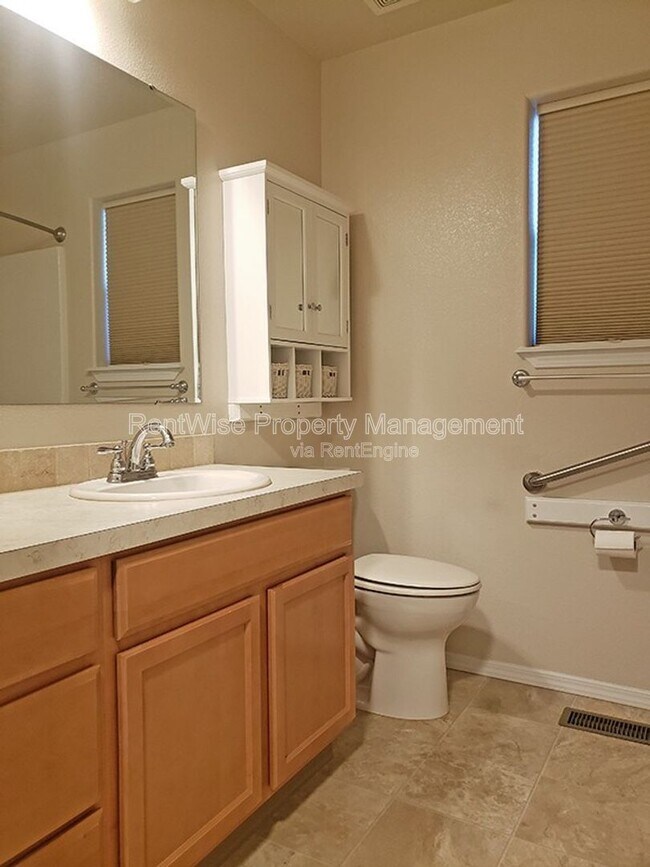 Building Photo - 8102 S Carpenter Ave