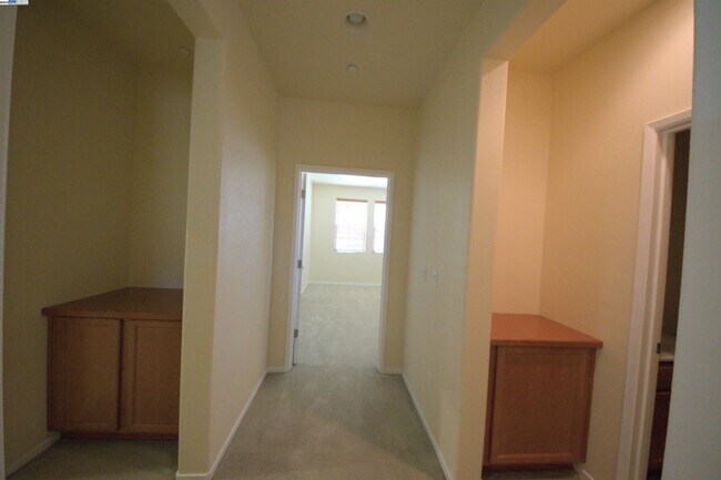 Building Photo - 549 Chaparral Loop