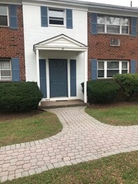 Building Photo - Studio in Rocky Hill - Heat & Hot Water In...