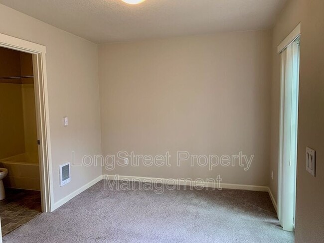 Building Photo - 11457 SW Mont Blanc St