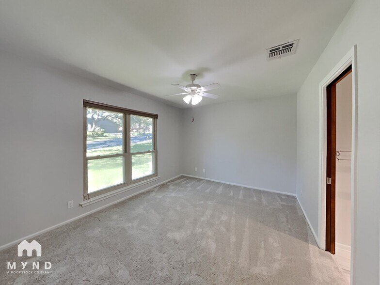 Building Photo - 15710 Fern Ridge St