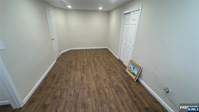Building Photo - 80 Farnham Ave