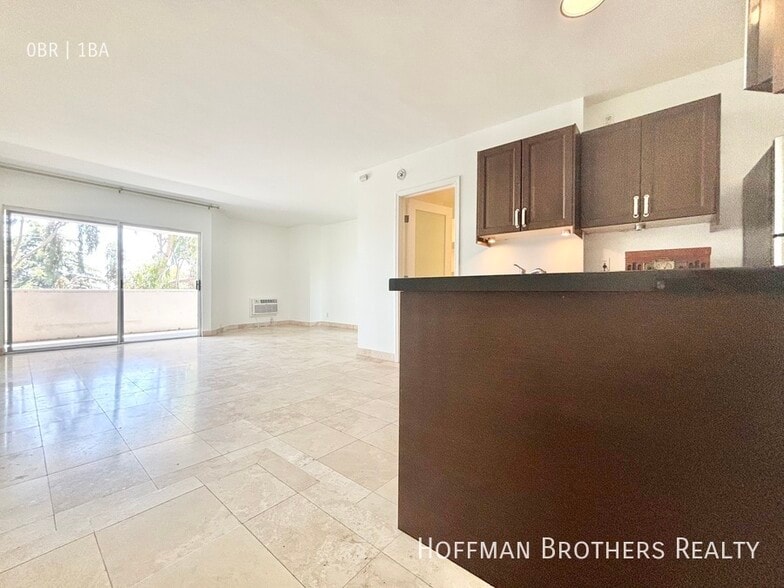 Building Photo - 3947 Los Feliz Blvd