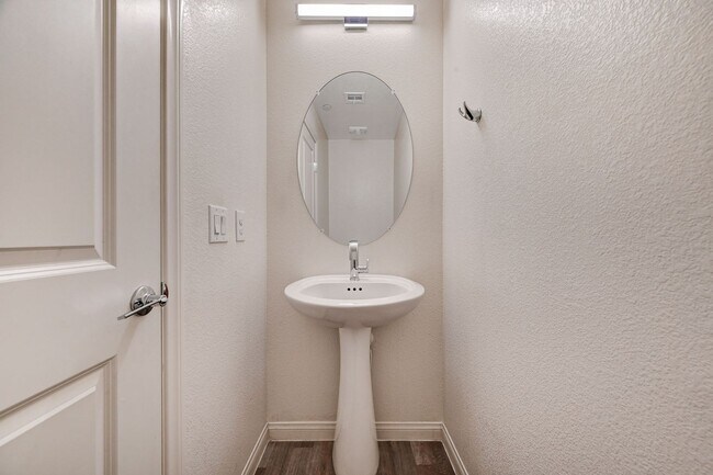 Building Photo - 2021 TOWNHOME IN GATED COMMUNITY N LAS VEGAS