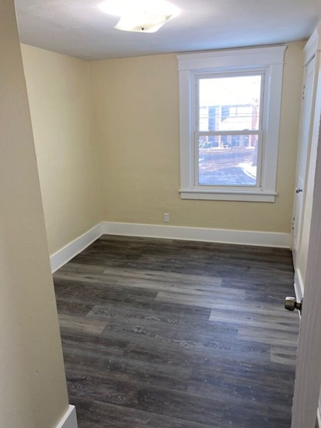 Building Photo - Spacious and beautifully remodeled 5 bed 2 bathroom home