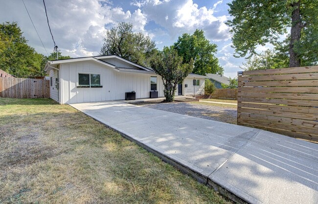 Building Photo - Fully Rebuilt 3BD Gem with Designer Finish...