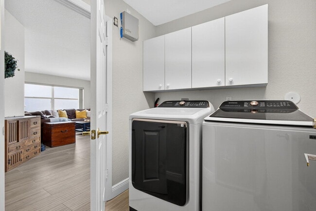 Building Photo - 15155 Newquay Ct