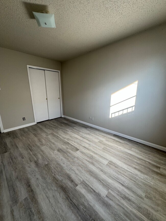 Building Photo - 912 San Pedro Dr SE