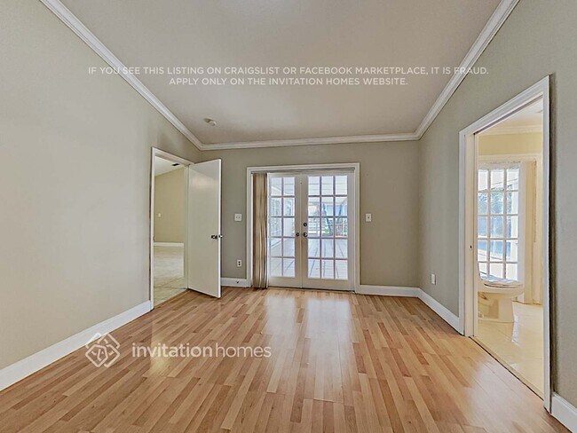 Building Photo - 10105 SW 141st Ct