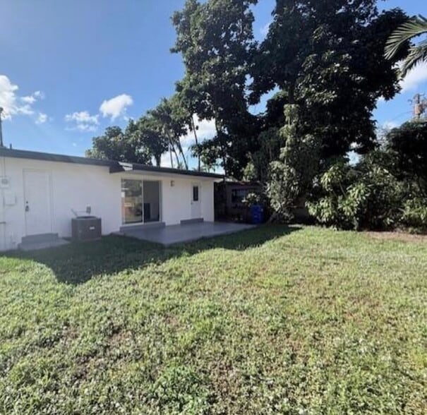 Building Photo - 275 NE 173rd St