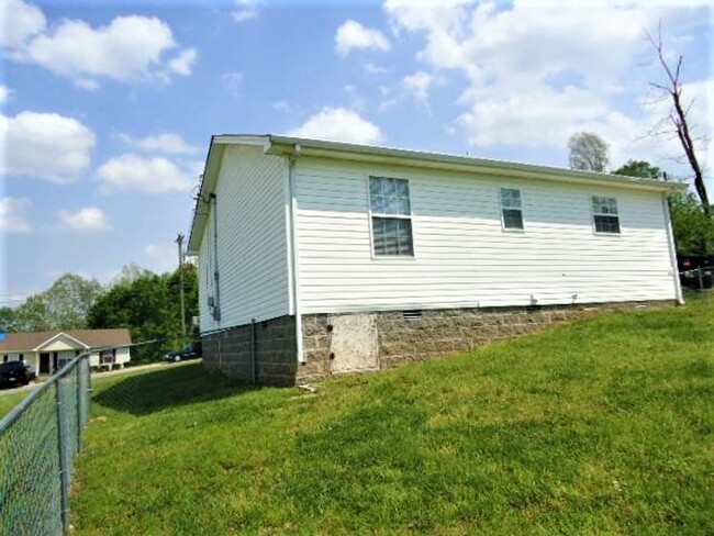 Building Photo - 3 Bedroom, Dog Friendly, Home For Rent In ...