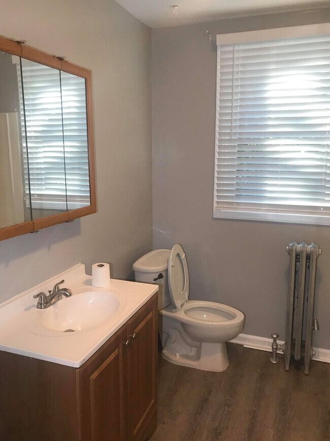 Building Photo - Charming 3 Bedroom/ 1 Bathroom Home in Dundalk, MD!