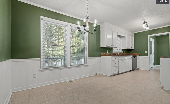 Breakfast area/kitchen - 1515 Tanglewood Cir