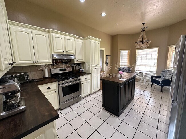 Building Photo - 1440 Agate Way