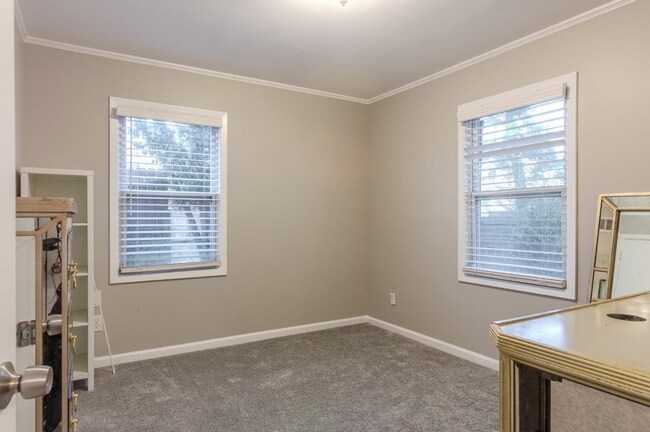 Building Photo - 3BD/1BA Home located in Colonial Acres!