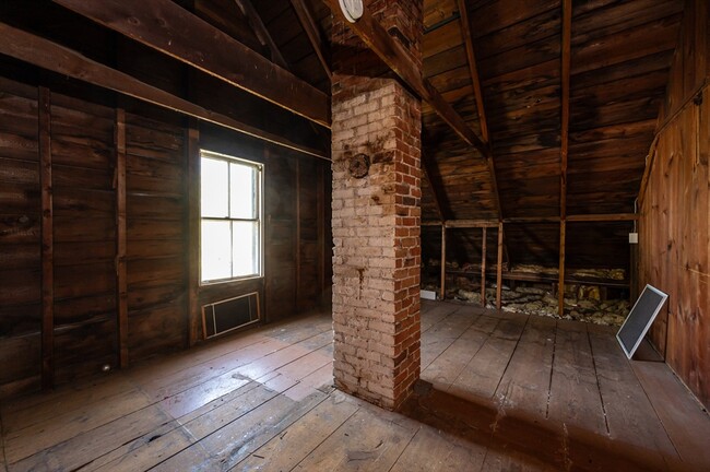 Building Photo - 6 Ellis Ct