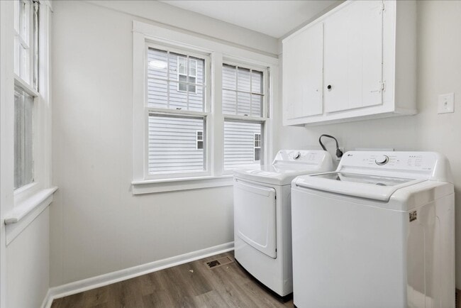 Building Photo - 1307 Holly Ave