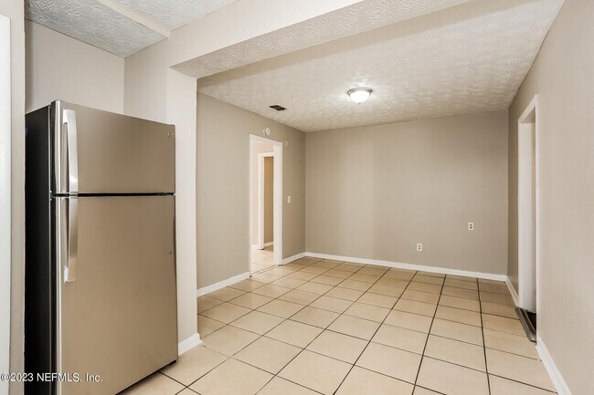 Building Photo - 1411 Palmdale St