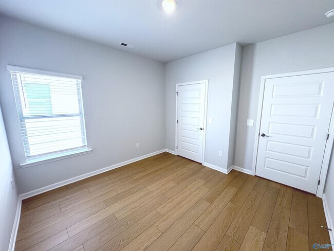 Building Photo - 161 Little Britain St