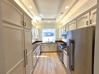 Building Photo - 3055 E Hillcrest Dr