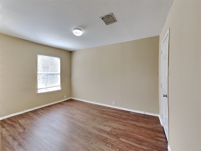 Building Photo - 2807 Bison Bluff