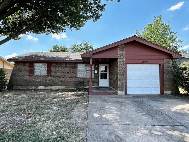 Building Photo - 1420 Beaumont St