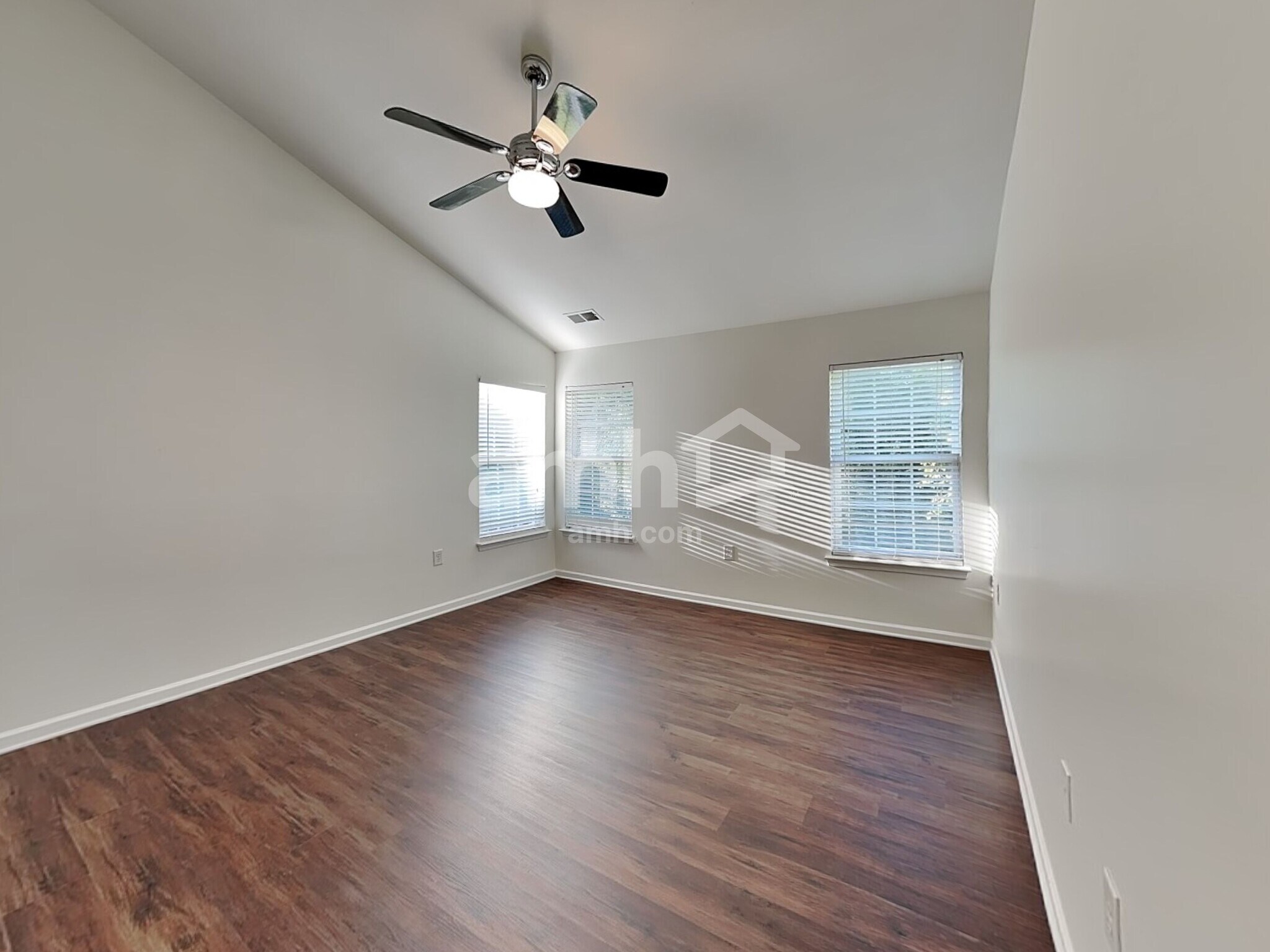 Building Photo - 193 Mott Rd