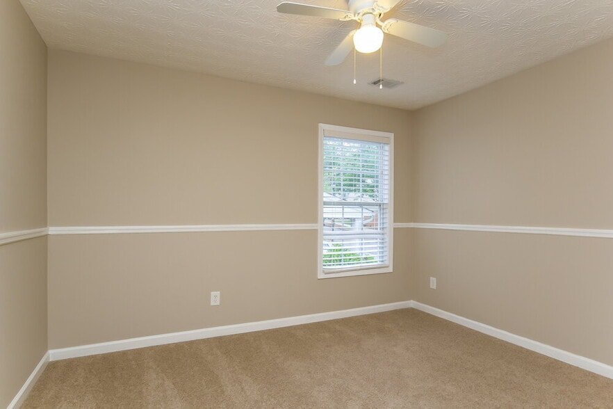 Building Photo - 6739 Island Pointe Dr