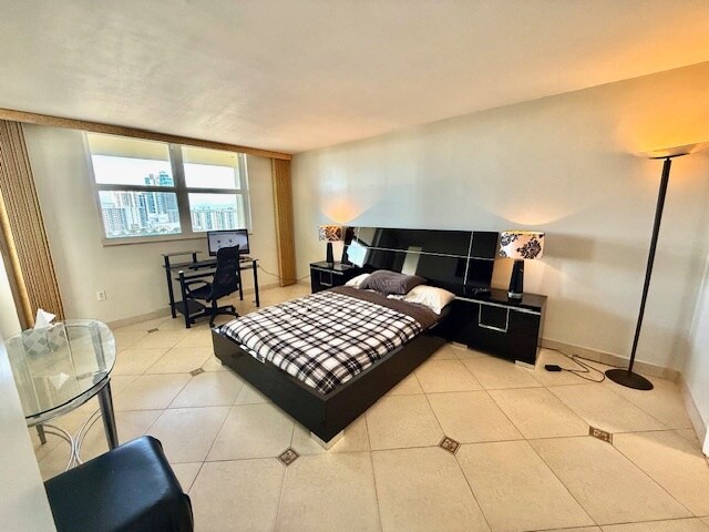 Building Photo - 1833 S Ocean Dr