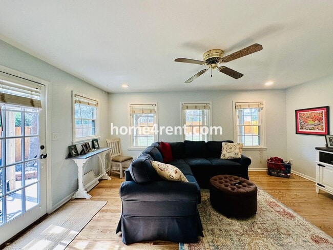 Building Photo - Charming, Prairie Village Home in a Quiet Neighborhood with Wood Floors and a Fenced Yard!