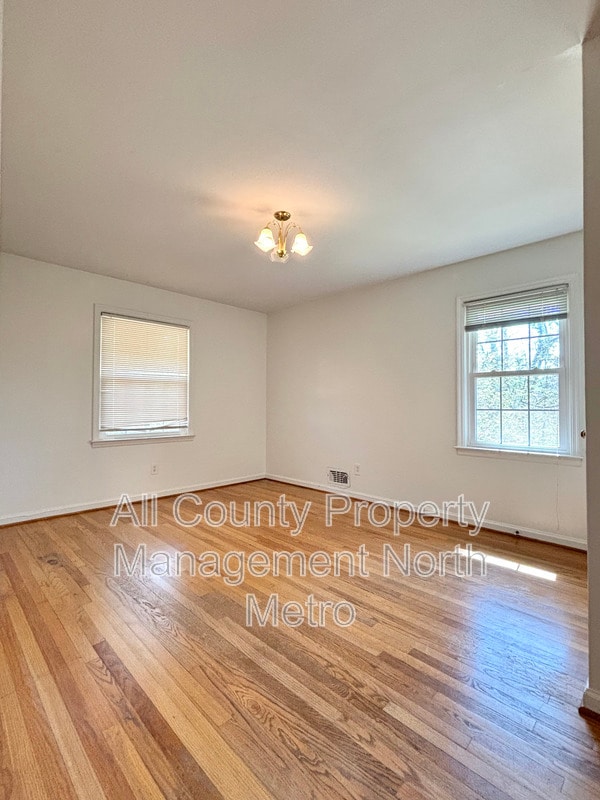 Building Photo - 1273 Becket Dr NE