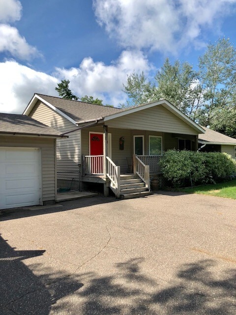 Building Photo - 3 Bedrooms, 2.5 Bathrooms Single Family Home in Crosby, MN w/2.5 car insulated garage