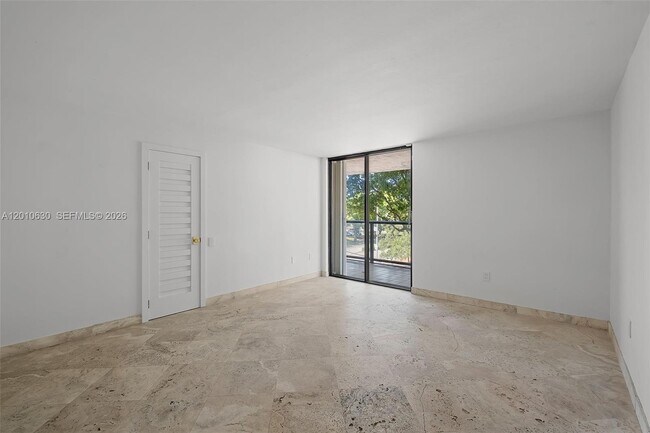 Building Photo - 2575 S Bayshore Dr