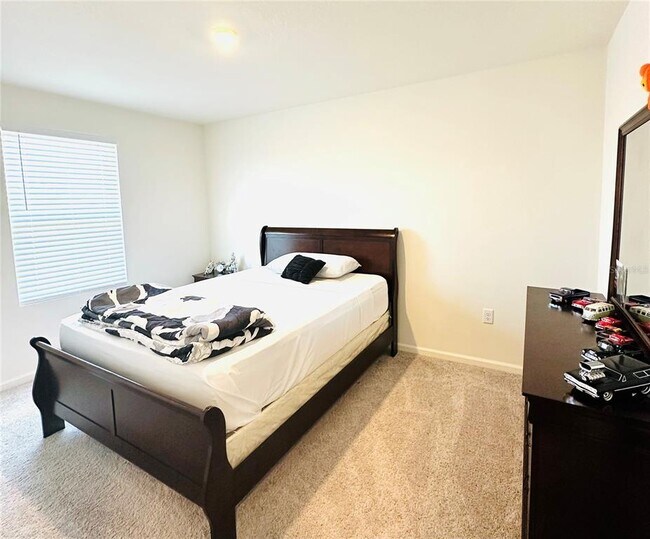 Building Photo - 1053 Ambleside Dr